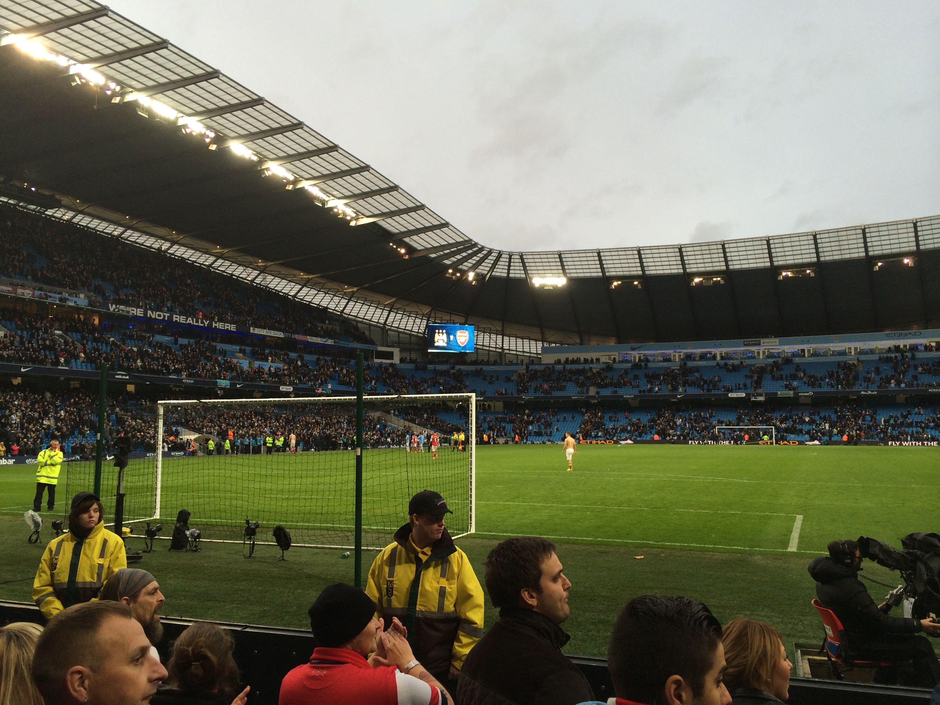 双方球员在 双方球员在