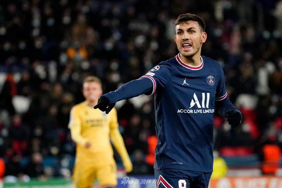 表现亦不容 表现亦不容