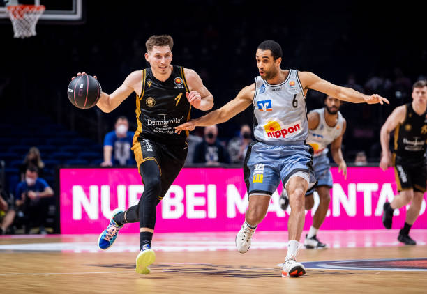 女子18岁 女子18岁